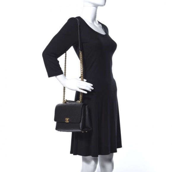 CHANEL
Caviar Diamond Stitched Small Top
Handle Flap Black - Picture 2 of 9